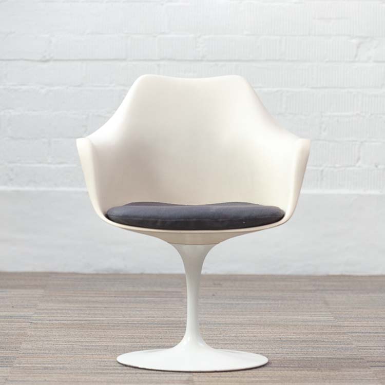KNOLL Tulip Armchair vintage Chaise de réunion original années 1960 design Eero Saarinen - plastique blanc / tissu bleu / métal blanc plaque de base