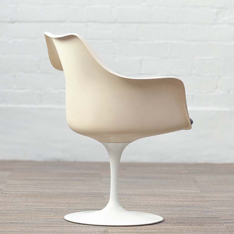 KNOLL Tulip Armchair vintage Chaise de réunion original années 1960 design Eero Saarinen - plastique blanc / tissu bleu / métal blanc plaque de base – Image 10