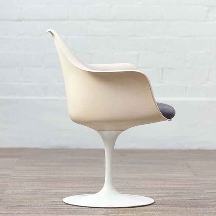 KNOLL Tulip Armchair vintage Chaise de réunion original années 1960 design Eero Saarinen - plastique blanc / tissu bleu / métal blanc plaque de base – Image 11