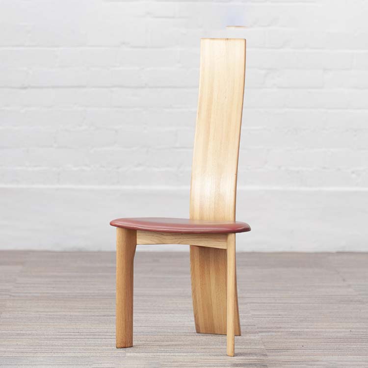 ROB & DRIES VAN DEN BERGHE Dining chairs Vergaderstoel design Rob & Dries Van den Berghe - donkerrood leder / hout driepoot - Afbeelding 2