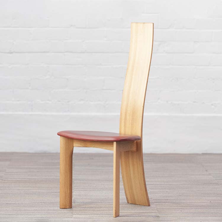 ROB & DRIES VAN DEN BERGHE Dining chairs Vergaderstoel design Rob & Dries Van den Berghe - donkerrood leder / hout driepoot - Afbeelding 3