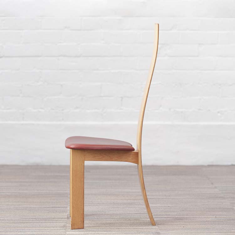 ROB & DRIES VAN DEN BERGHE Dining chairs Vergaderstoel design Rob & Dries Van den Berghe - donkerrood leder / hout driepoot - Afbeelding 5
