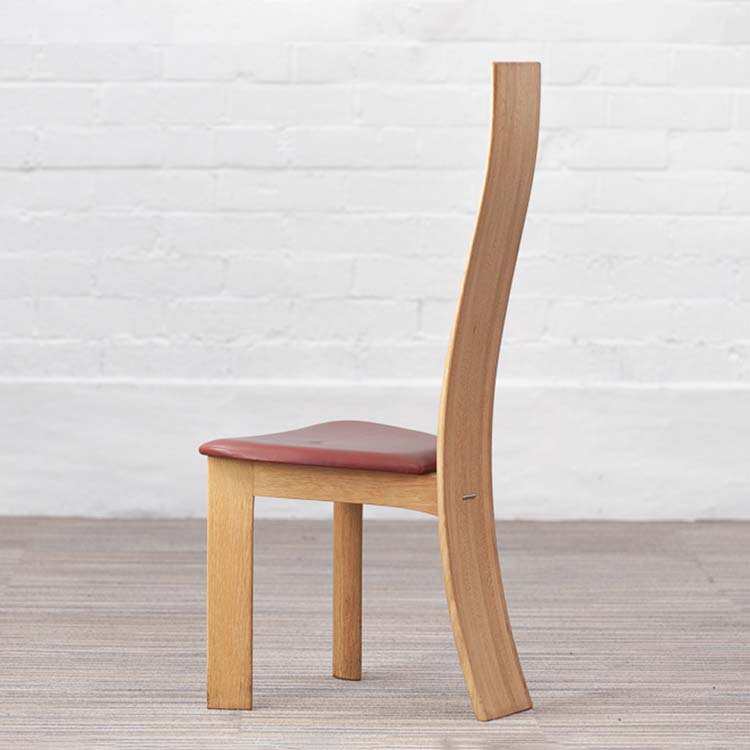 ROB & DRIES VAN DEN BERGHE Dining chairs Vergaderstoel design Rob & Dries Van den Berghe - donkerrood leder / hout driepoot - Afbeelding 6