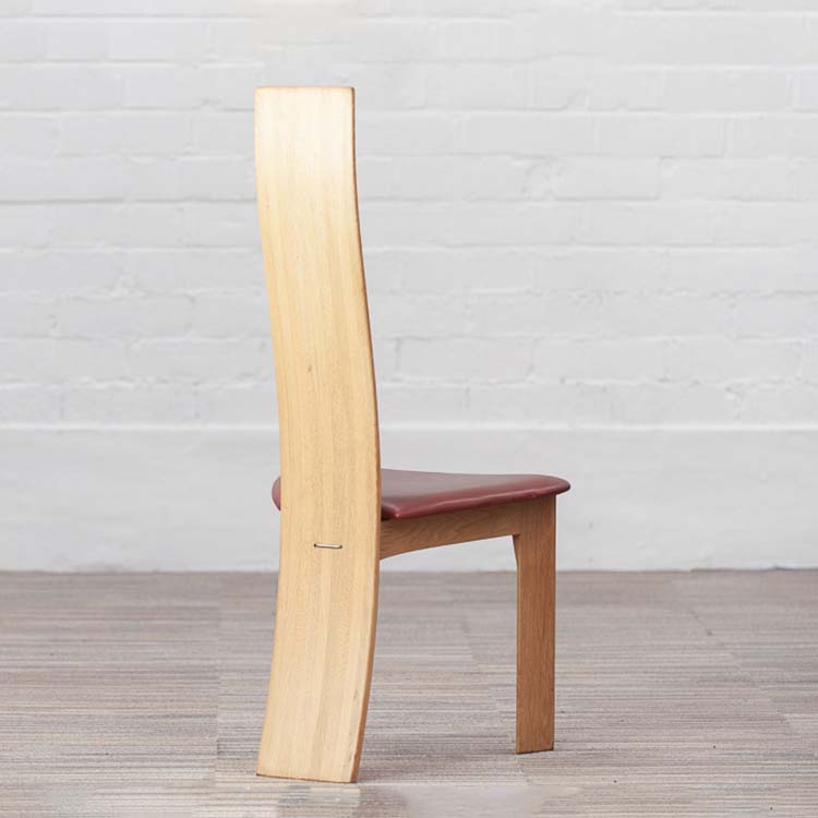 ROB & DRIES VAN DEN BERGHE Dining chairs Vergaderstoel design Rob & Dries Van den Berghe - donkerrood leder / hout driepoot - Afbeelding 9