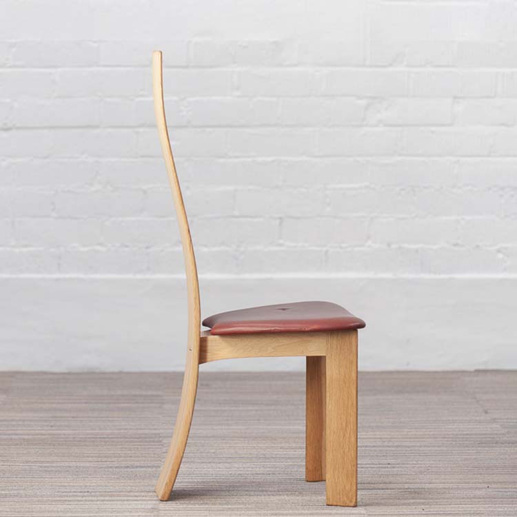 ROB & DRIES VAN DEN BERGHE Dining chairs Vergaderstoel design Rob & Dries Van den Berghe - donkerrood leder / hout driepoot - Afbeelding 11