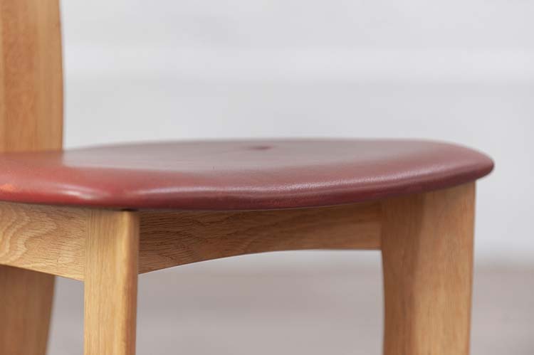 ROB & DRIES VAN DEN BERGHE Dining chairs Vergaderstoel design Rob & Dries Van den Berghe - donkerrood leder / hout driepoot - Afbeelding 14