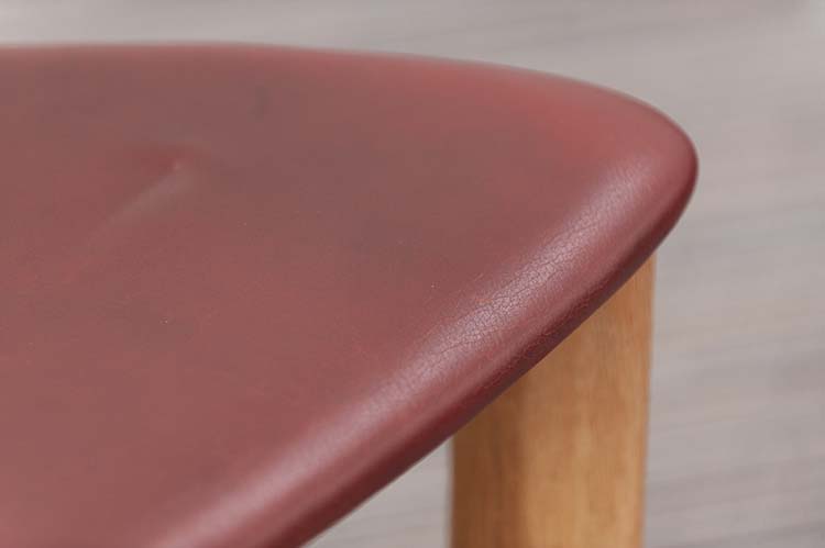 ROB & DRIES VAN DEN BERGHE Dining chairs Vergaderstoel design Rob & Dries Van den Berghe - donkerrood leder / hout driepoot - Afbeelding 19