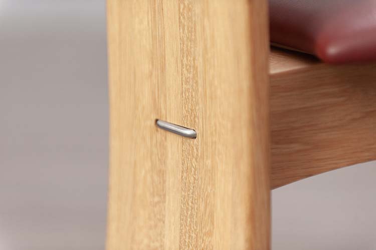 ROB & DRIES VAN DEN BERGHE Dining chairs Vergaderstoel design Rob & Dries Van den Berghe - donkerrood leder / hout driepoot - Afbeelding 20
