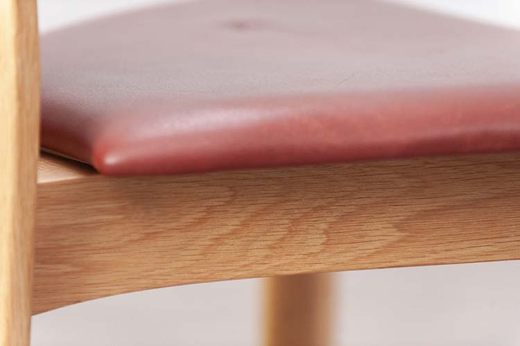 ROB & DRIES VAN DEN BERGHE Dining chairs Vergaderstoel design Rob & Dries Van den Berghe - donkerrood leder / hout driepoot - Afbeelding 21