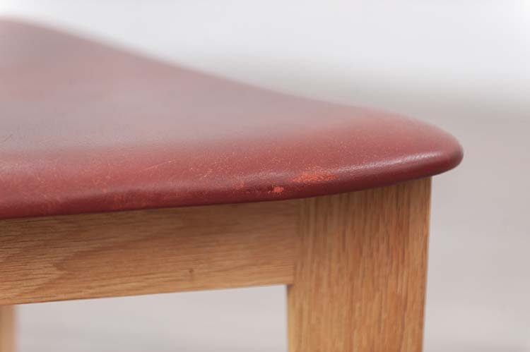 ROB & DRIES VAN DEN BERGHE Dining chairs Vergaderstoel design Rob & Dries Van den Berghe - donkerrood leder / hout driepoot - Afbeelding 24