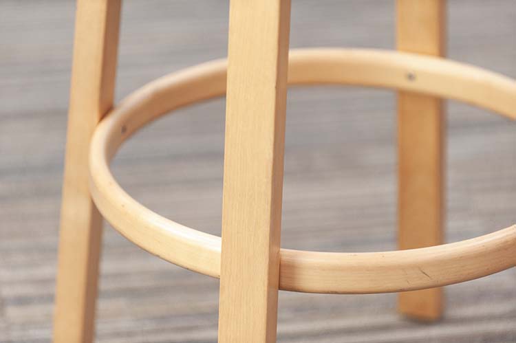 ARTEK Bar Stool 64 Tabouret de bar retapissé design Alvar Aalto - tissu marron / bois clair quatre pieds – Image 7