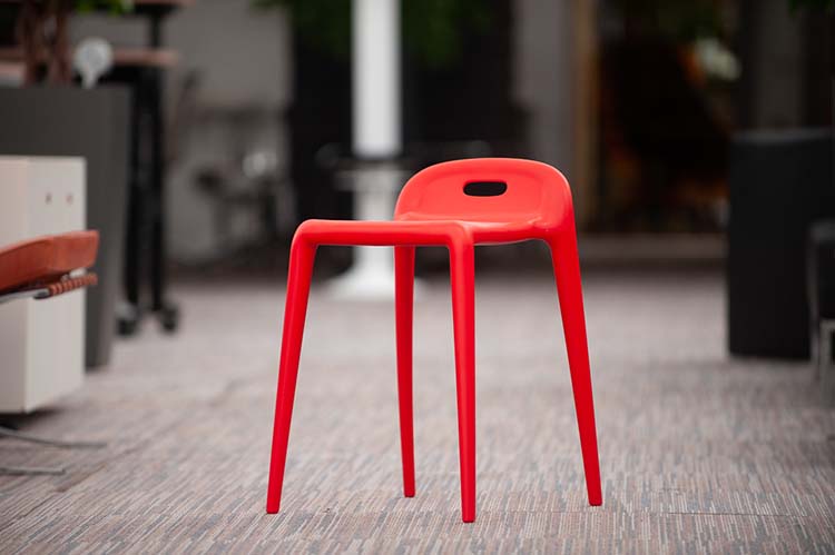 MAGIS YuYu Tabouret design Stefano Giovannoni empilable - plastique orange / plastique orange quatre pieds – Image 17
