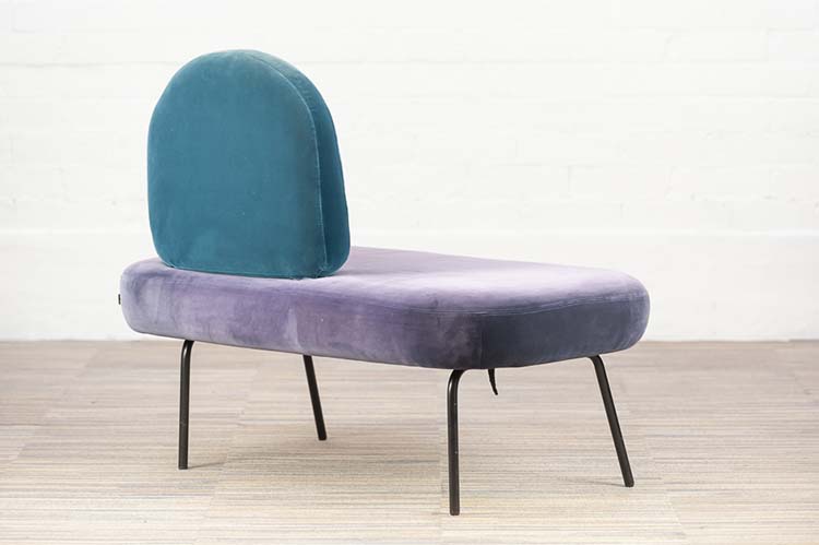 BOLIA Between Banc 2 places design Sara Wright Polmar B117xD74xH96 - tissu en velours indigo / ocre / métal noir quatre pieds – Image 7