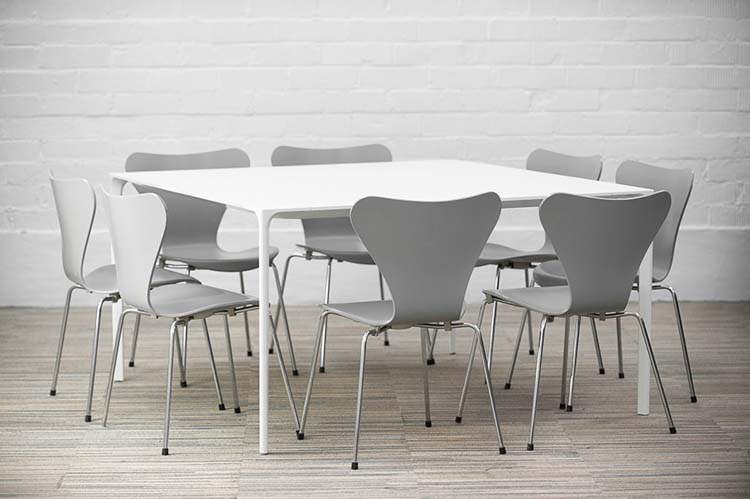ARPER Nuur #0800 Table de réunion design Simon Pengelly B137xD137xH74 - fenix en stratifié blanc / aluminium blanc quatre pieds – Image 11