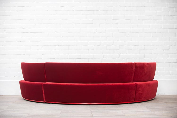 DEBERENN Pinto Lounge Sofa design David Fox - red velvet / black plastic four-leg - Image 4