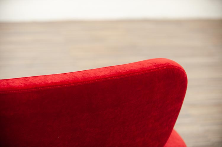 DEBERENN Pinto Lounge Sofa design David Fox - red velvet / black plastic four-leg - Image 8