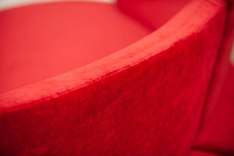 DEBERENN Pinto Lounge Sofa design David Fox - red velvet / black plastic four-leg - Image 9