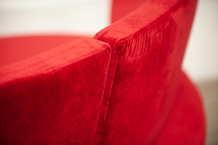DEBERENN Pinto Lounge Sofa design David Fox - red velvet / black plastic four-leg - Image 10