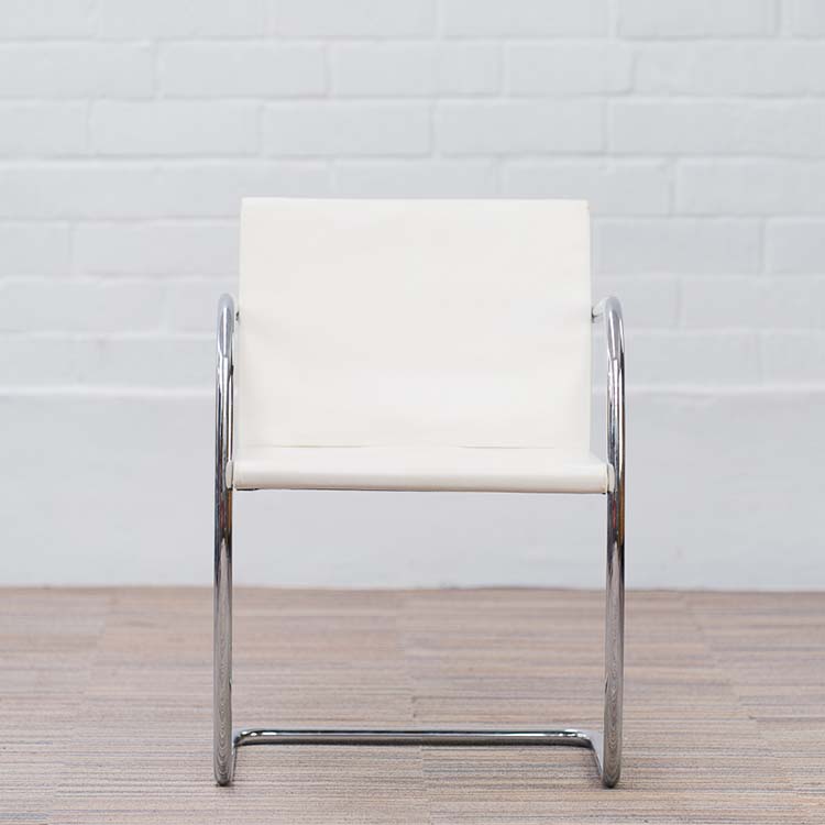 KNOLL Brno Tubular Chair Vergaderstoel design Ludwig Mies van der Rohe - wit leder / chrome sledepoot