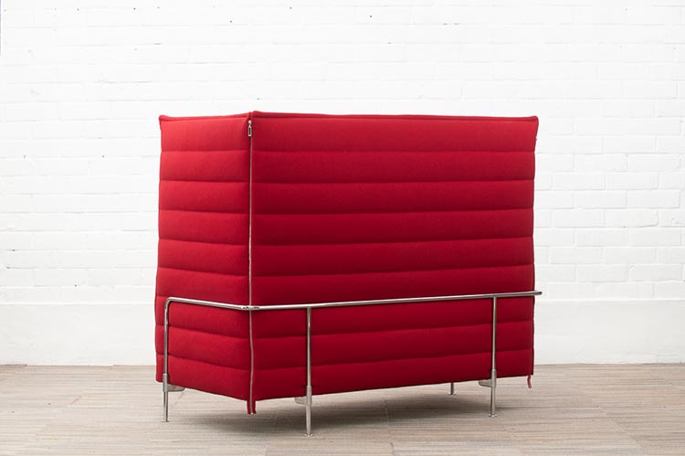 VITRA Alcove Sofa Banc 2 places design Ronan & Erwan Bouroullec B155xD88xH137 - tissu rouge et rouge foncé / chrome quatre pieds – Image 4