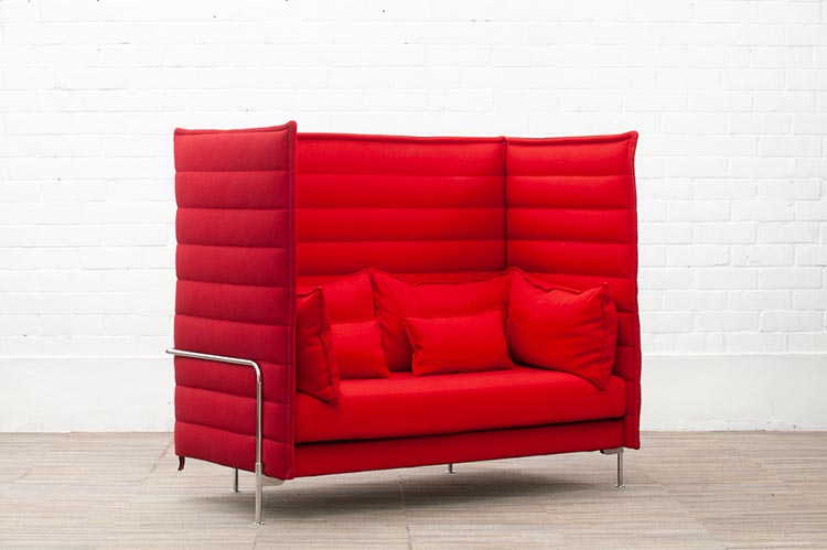VITRA Alcove Sofa Banc 2 places design Ronan & Erwan Bouroullec B155xD88xH137 - tissu rouge et rouge foncé / chrome quatre pieds – Image 8
