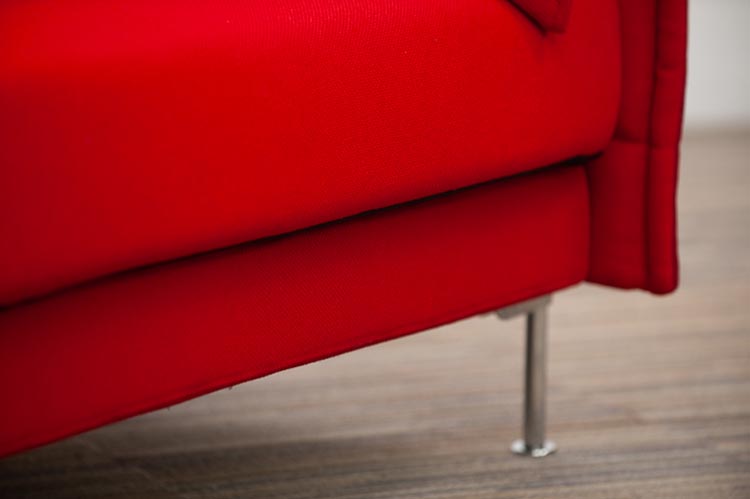 VITRA Alcove Sofa Banc 2 places design Ronan & Erwan Bouroullec B155xD88xH137 - tissu rouge et rouge foncé / chrome quatre pieds – Image 14