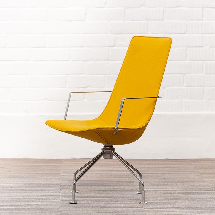 LAMMHULTS Comet Easy Chair Chaise lounge design Gunilla Allard - tissu jaune ocre / chrome quatre pieds – Image 3