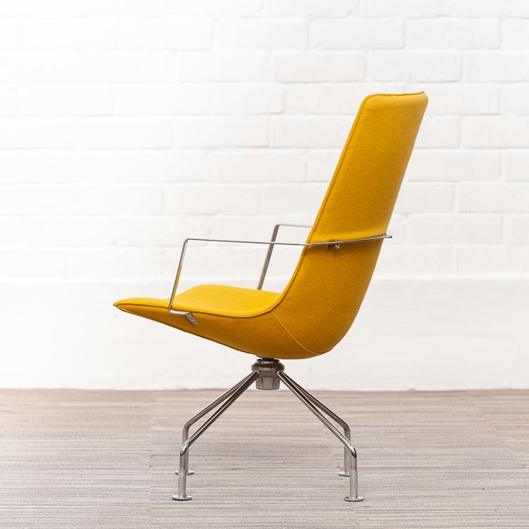 LAMMHULTS Comet Easy Chair Chaise lounge design Gunilla Allard - tissu jaune ocre / chrome quatre pieds – Image 5