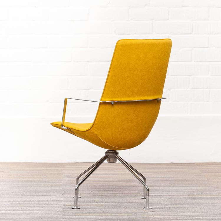 LAMMHULTS Comet Easy Chair Chaise lounge design Gunilla Allard - tissu jaune ocre / chrome quatre pieds – Image 6