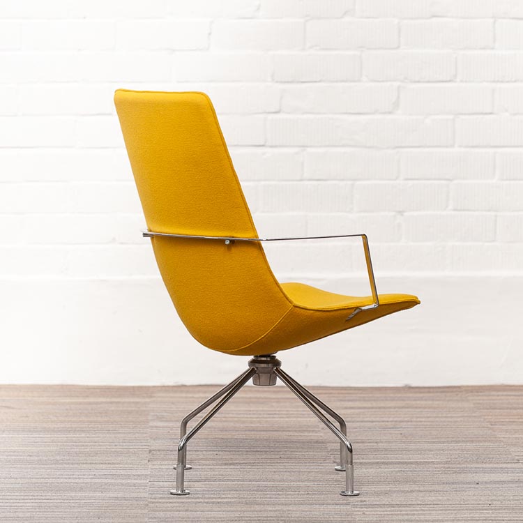 LAMMHULTS Comet Easy Chair Chaise lounge design Gunilla Allard - tissu jaune ocre / chrome quatre pieds – Image 8
