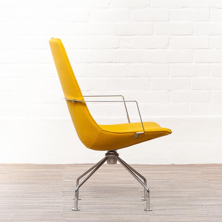 LAMMHULTS Comet Easy Chair Chaise lounge design Gunilla Allard - tissu jaune ocre / chrome quatre pieds – Image 9