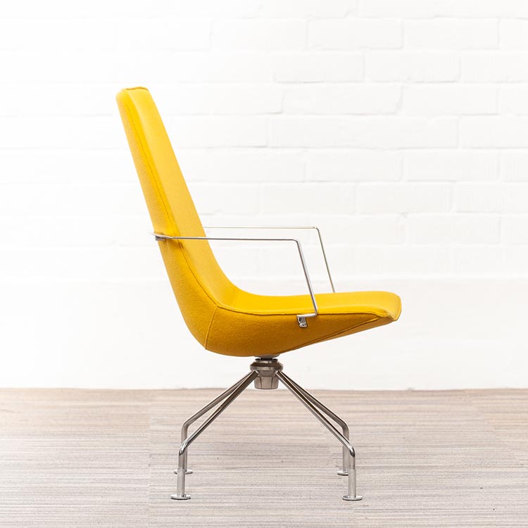 LAMMHULTS Comet Easy Chair Chaise lounge design Gunilla Allard - tissu jaune ocre / chrome quatre pieds – Image 10