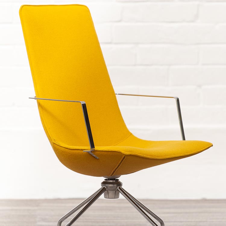 LAMMHULTS Comet Easy Chair Chaise lounge design Gunilla Allard - tissu jaune ocre / chrome quatre pieds – Image 12