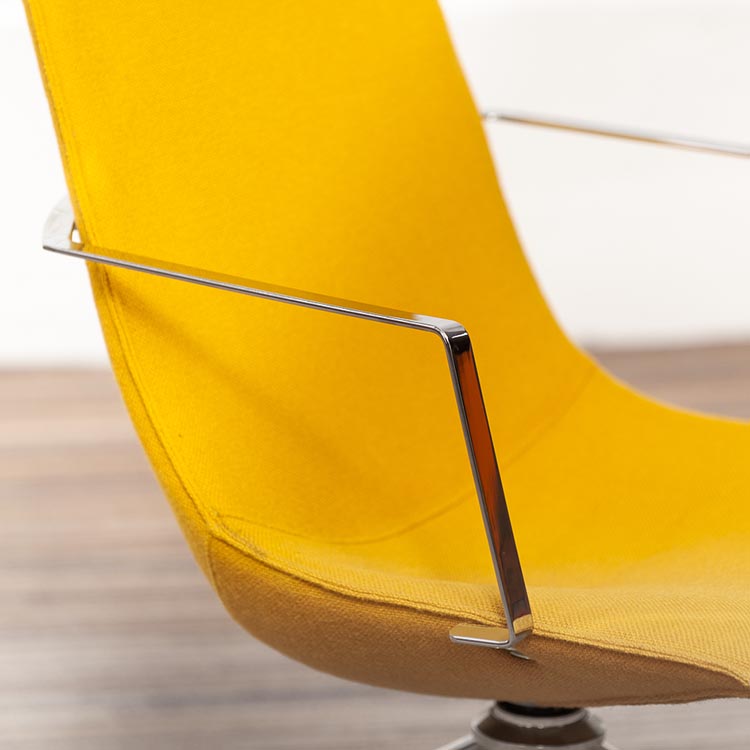 LAMMHULTS Comet Easy Chair Chaise lounge design Gunilla Allard - tissu jaune ocre / chrome quatre pieds – Image 13