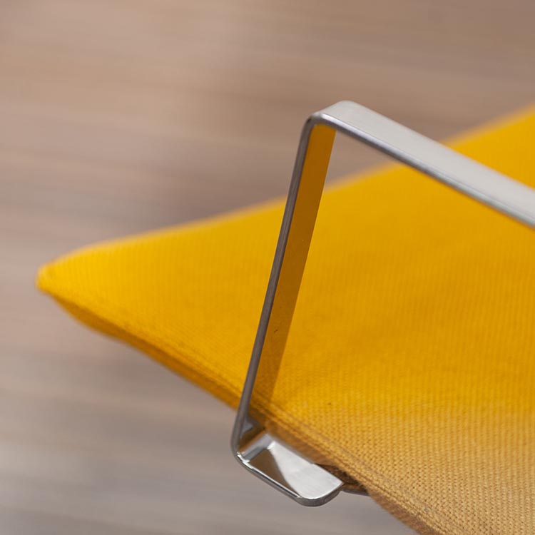 LAMMHULTS Comet Easy Chair Chaise lounge design Gunilla Allard - tissu jaune ocre / chrome quatre pieds – Image 21