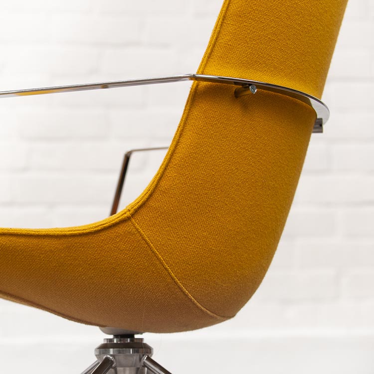LAMMHULTS Comet Easy Chair Chaise lounge design Gunilla Allard - tissu jaune ocre / chrome quatre pieds – Image 26