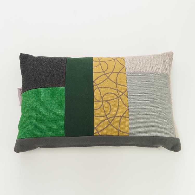 KUS-SEN Coussin design Susan van Heumen B60xL40 - tissus de différentes nuances de vert, de jaune et de grijs