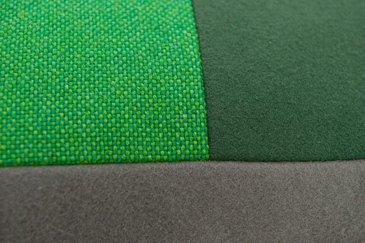 KUS-SEN Coussin design Susan van Heumen B60xL40 - tissus de différentes nuances de vert, de jaune et de grijs – Image 5