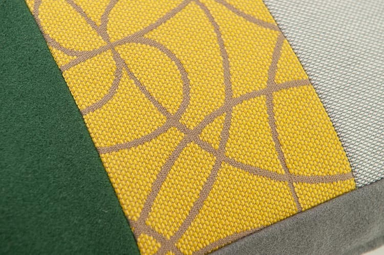 KUS-SEN Coussin design Susan van Heumen B60xL40 - tissus de différentes nuances de vert, de jaune et de grijs – Image 6
