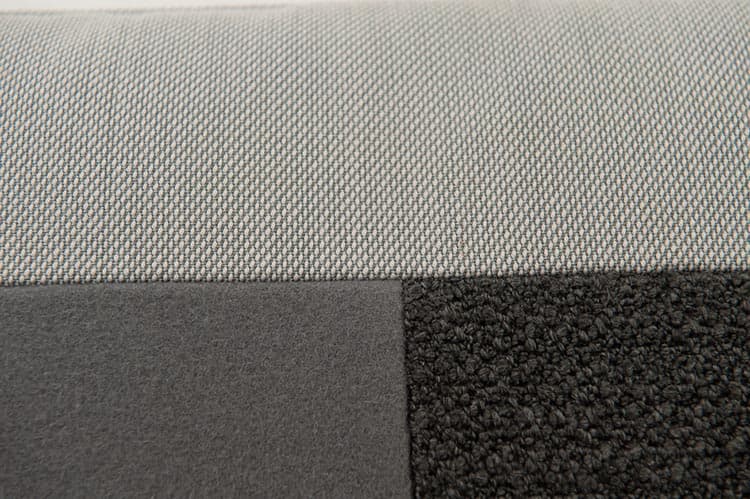 KUS-SEN Coussin design Susan van Heumen B60xL40 - différentes nuances de bleu / gris en tissu et en cuir – Image 4
