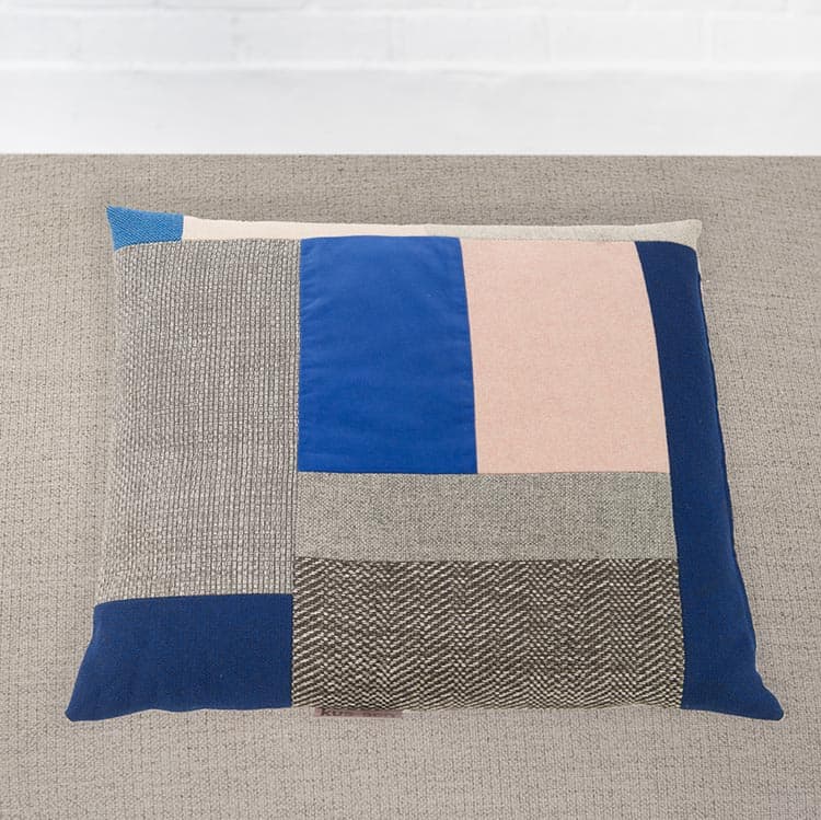 KUS-SEN Kussen design Susan van Heumen B55xL55 - verschillende tinten blauw / grijs / roos / wit in stof