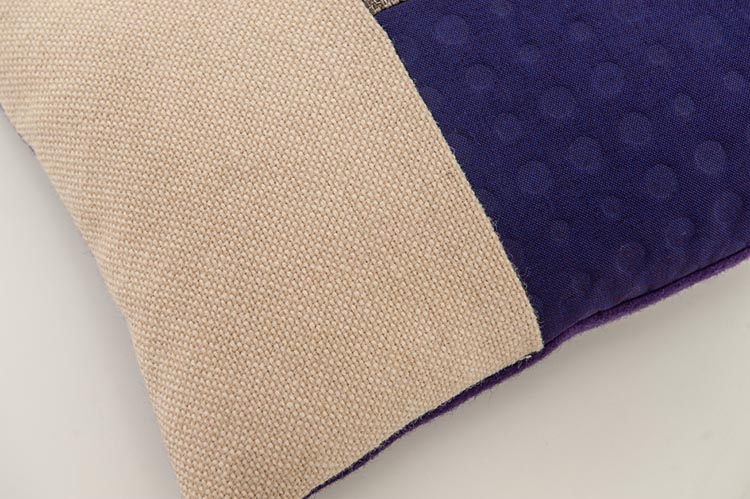 KUS-SEN Kussen design Susan van Heumen B50xL30 - grijs, donkerpaars en beige stof - Afbeelding 3
