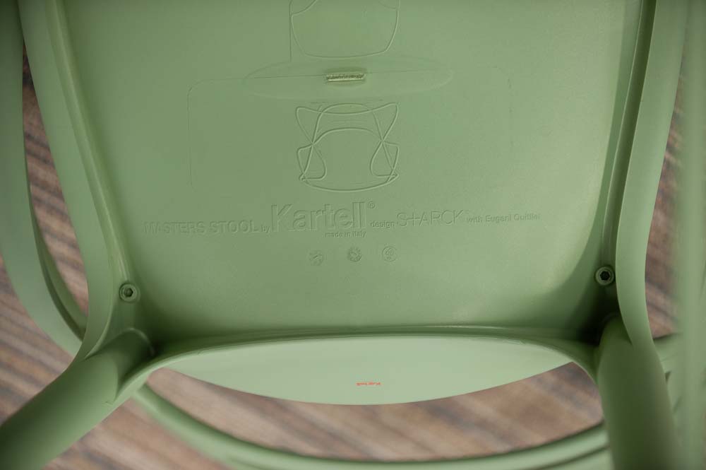 KARTELL Masters Stool Tabouret de bar design Philippe Starck and Eugeni Quitllet - platique vert sauge / platique vert sauge quatre pieds – Image 21