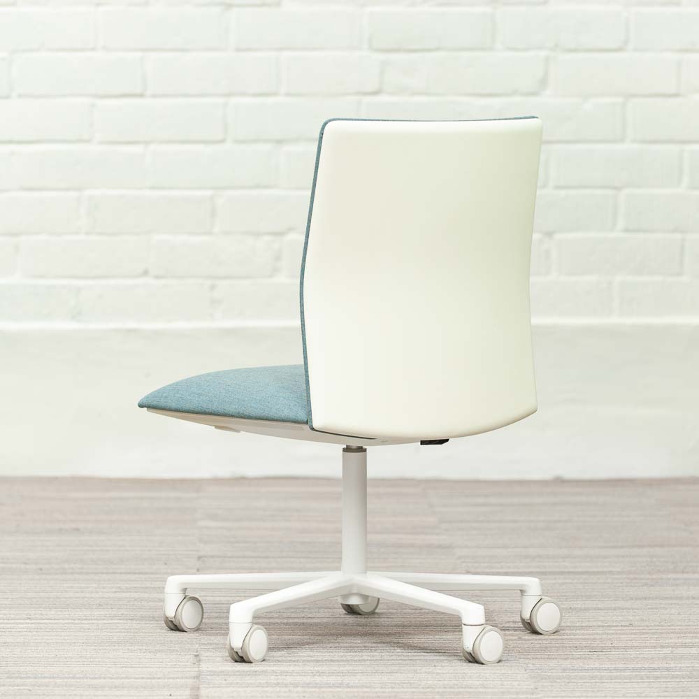 ARPER Kinesit Bureaustoel design Lievore Altherr Molina - blauw stof en wit kunststof achterkant / wit metalen sterpoot - Afbeelding 5
