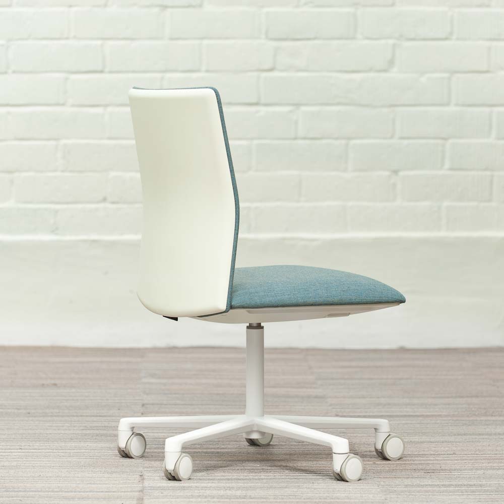 ARPER Kinesit Bureaustoel design Lievore Altherr Molina - blauw stof en wit kunststof achterkant / wit metalen sterpoot - Afbeelding 8