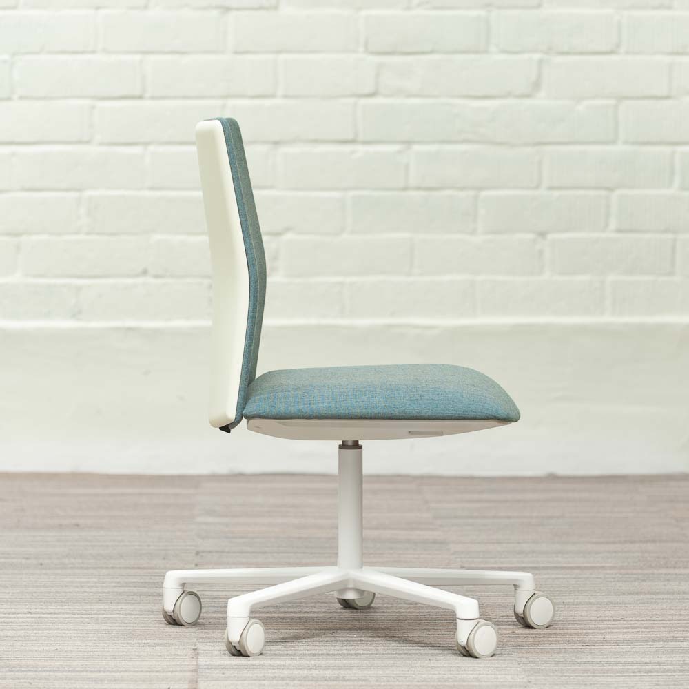 ARPER Kinesit Bureaustoel design Lievore Altherr Molina - blauw stof en wit kunststof achterkant / wit metalen sterpoot - Afbeelding 9