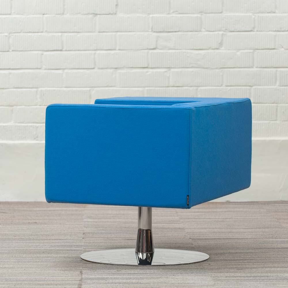 OFFECCT Solitaire Fauteuil design Alfredo Häberli - tissu bleu / chrome plaque de base – Image 7