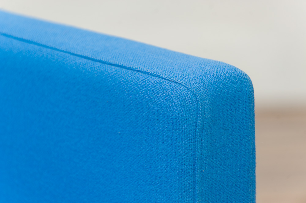 OFFECCT Solitaire Fauteuil design Alfredo Häberli - tissu bleu / chrome plaque de base – Image 22
