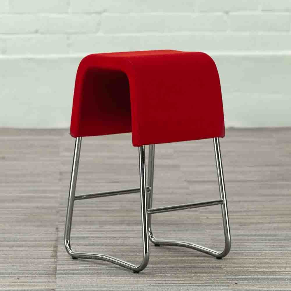 MATERIA Plint Tabouret - tissu rouge / chrome piètement traîneau – Image 7