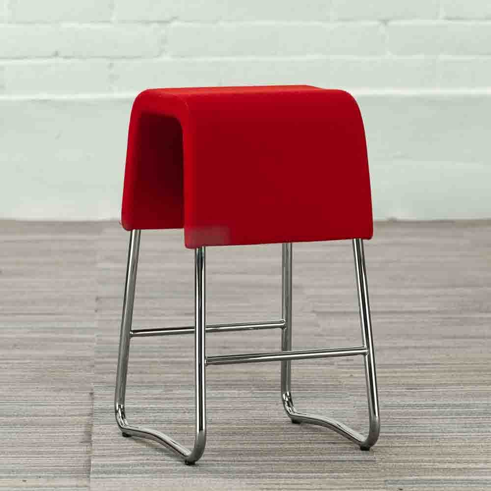 MATERIA Plint Tabouret - tissu rouge / chrome piètement traîneau – Image 8